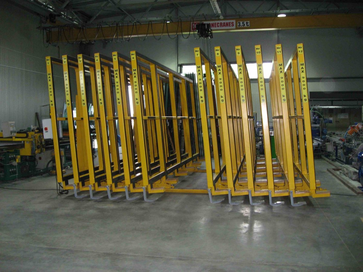 PÓŁAUTOMATYCZNY MAGAZYN PRZESUWNY Z NAPĘDEM HYDRAULICZNYM DO SKŁADOWANIA PAKIETÓW SZKŁĄ JUMBO 6000X3210 MM