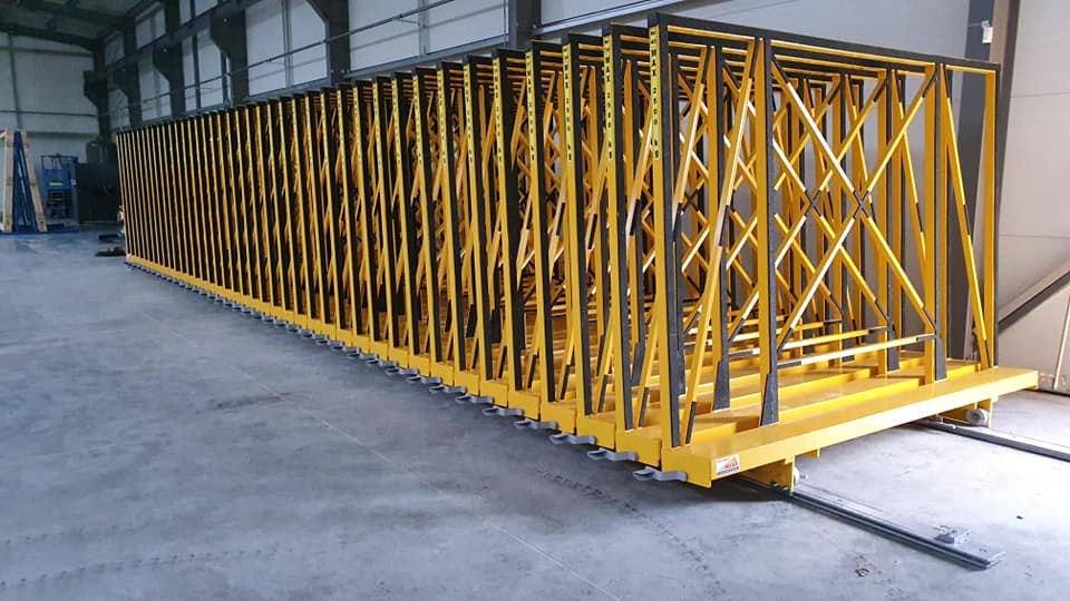 PÓŁAUTOMATYCZNY MAGAZYN PRZESUWNY Z NAPĘDEM HYDRAULICZNYM DO SKŁADOWANIA SKRZYŃ ZE SZKŁEM 1/2 JUMBO